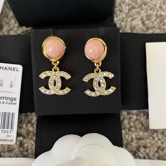 CHANEL Jewelry - CHANEL 22A “CC Logo Confection Earrings - Gold, Pink Pearl, & Crystals NEW w/TAG